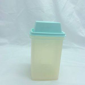 Vintage Tupperware pickle keeper holder, blue lid